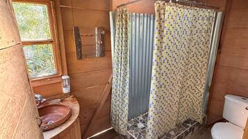 Dusche, Handtücher, Toilettenpapier