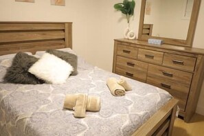 Iron/ironing board, free WiFi - Executive Basement suite, Cozy & Fully Equipped. (Edmonton)