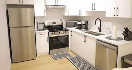 Executive Basement suite, Cozy & Fully Equipped.