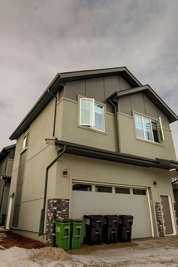 المنشأة من الخارج