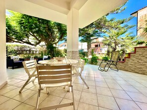 Outdoor dining - Villa For Sun, Sea and Relax, 200 meters from the beach (ALCAMO)