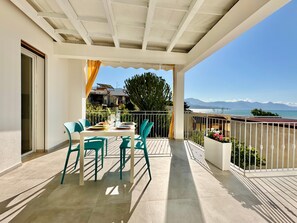Outdoor dining - Zàgave Apartment, steps from the sea (ALCAMO)