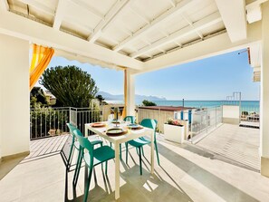Outdoor dining - Zàgave Apartment, steps from the sea (ALCAMO)