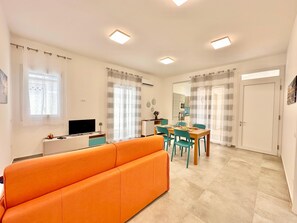 Interior - Zàgave Apartment, steps from the sea (ALCAMO)