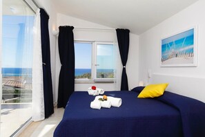 Iron/ironing board, WiFi, bed sheets - Villa Blanca, with garden and independent swimming pool. (ALCAMO)