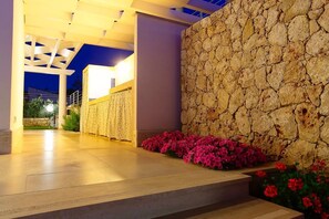 Property grounds - Villa Blanca, with garden and independent swimming pool. (ALCAMO)