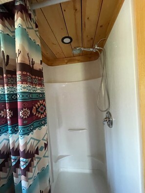Bathroom - The Ram cabin - Bear Creek cabins (County Of Wetaskiwin No. 10)