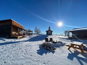 Property grounds - The Mustang Cabin - Bear Creek Cabins (County Of Wetaskiwin No. 10)