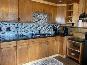 Four à micro-ondes, surface de cuisson, grille-pain