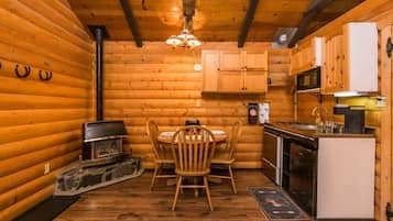 Frigorifero, microonde, piano cottura, tostapane