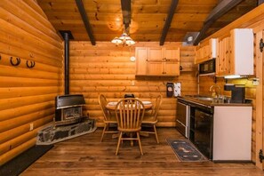 Frigorifero, microonde, piano cottura, tostapane