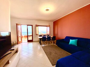 TV - Brezza Marina Apartment, 50 meters from the beach (ALCAMO)