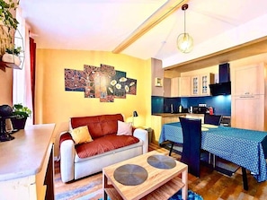 TV - The COCOONING Charm and comfort in a bright studio apartment (Perpignan)