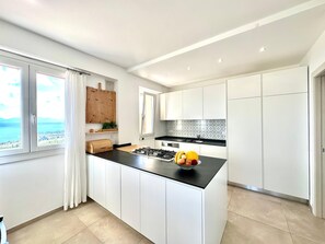 Microwave, oven, stovetop, dishwasher - Villa Tulipano, wonderful sea view and close to Scopello (CASTELLAMMARE DEL GOLFO)