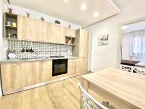 Micro-ondes, four, plaque de cuisson