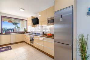 Microwave, dishwasher - Villa Lorena by Villa Plus (Montaña Roja)
