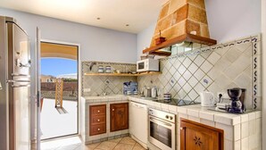 Private kitchen - Villa Tali by Villa Plus (Ciutadella de Menorca)
