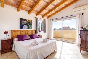 3 bedrooms, iron/ironing board, free WiFi, bed sheets - Villa Tali by Villa Plus (Ciutadella de Menorca)