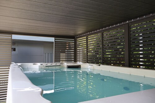 Luxury spa villa with a wonderful jacuzzi and sauna!