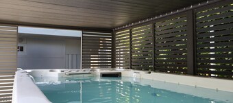 Luxury spa villa with a wonderful jacuzzi and sauna!