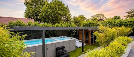 Outdoor spa tub