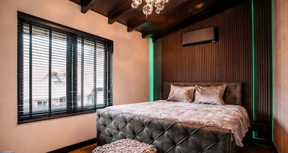 Luxury spa villa with a wonderful jacuzzi and sauna!