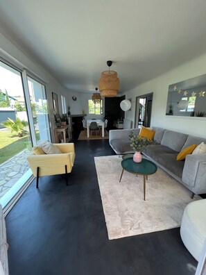 Living area - House with heated pool ideally located Anglet (Anglet)