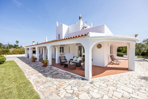 Terrace/patio - Family Villa With Pool Near Armacao De Pera Beach (Porches)