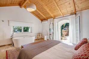 Iron/ironing board, travel cot, free WiFi, bed sheets - Villa Lithi – Peaceful Countryside Retreat with Private Pool in Corfu (Corfu)