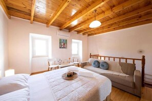 Iron/ironing board, travel cot, free WiFi, bed sheets - Costas Vlachos Appartement by Corfu Stay Solutions, House (Corfu)