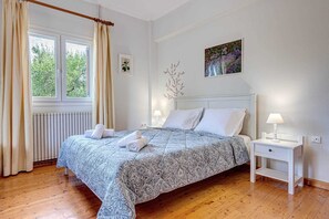 Bügeleisen/Bügelbrett, Reisekinderbett, kostenloses WLAN, Bettwäsche