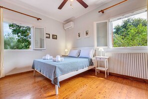 Iron/ironing board, travel crib, free WiFi, bed sheets