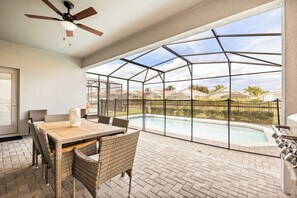 Outdoor dining - Davenport Villa 5BR Retreat, Sleeps 12 (Davenport)