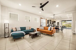 Smart TV, video games, ping pong - Davenport Villa 5BR Retreat, Sleeps 12 (Davenport)