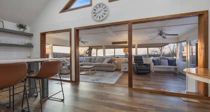 Sunset Ridge-Family Friendly Lake View Seclusion!