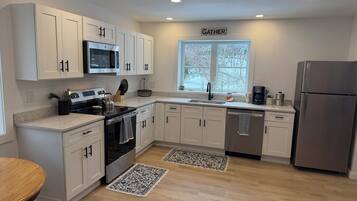 Micro-ondes, four, plaque de cuisson, lave-vaisselle