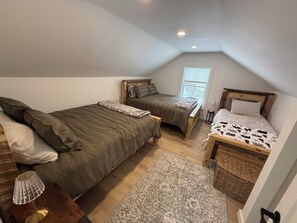 2 bedrooms, iron/ironing board, WiFi, bed sheets - Relaxing Rutland Retreat Near Skiing, Dining & Hiking (Rutland)