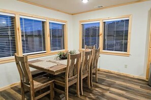 Dining - The Rivers Edge w/Hot Tub Near Wolf Creek (South Fork)
