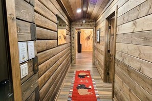Interior - The Rivers Edge w/Hot Tub Near Wolf Creek (South Fork)
