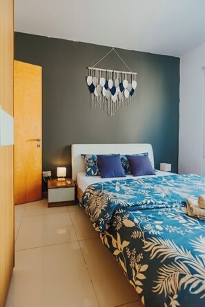 1 bedroom, iron/ironing board, WiFi, bed sheets - Cozy One-Bedroom Penthouse in Sliema (Tas-Sliema)