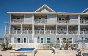 Exterior - 3201 S. 11th St - New Wave Rentals (Port Aransas)
