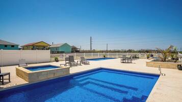 2 outdoor pools