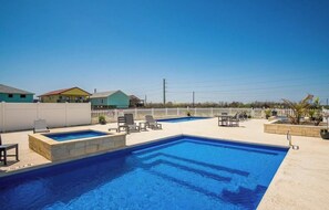 2 outdoor pools - 3201 S. 11th St - New Wave Rentals (Port Aransas)