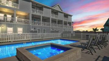 2 utendørsbassenger