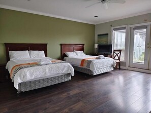 Dobbeltrom – superior, terrasse, bakgårdsutsikt | Wi-fi (inkludert)