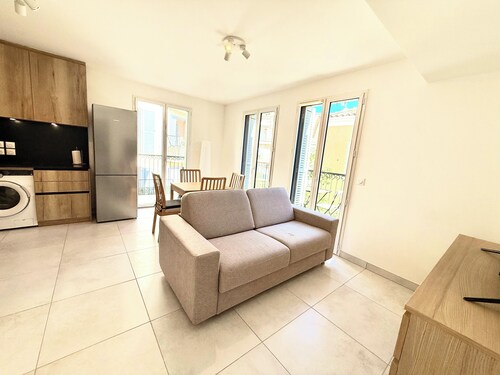 OLD ANTIBES - 4 persons - Private parking