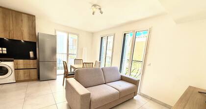 OLD ANTIBES - 4 persons - Private parking