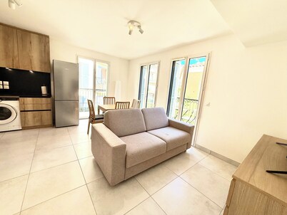 OLD ANTIBES - 4 persons - Private parking