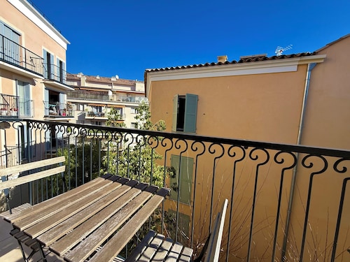 OLD ANTIBES - 4 persons - Private parking