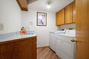 Interior - Riverway Retreat - Spokane Valley (Spokane Valley)